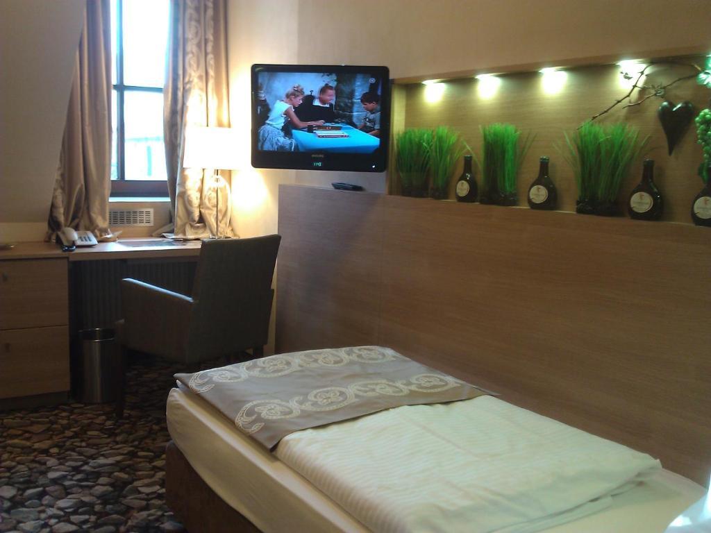Spundloch- Das Hotel & Weinrestaurant فيتسوخهيم الغرفة الصورة